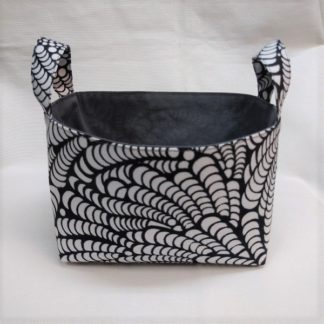 <span style="color: #ff6347; font-style: bold;">【売切】</span><br>171<br>アフリカ布で作った小物入れ（小）<br>ホワイト＆ブラック