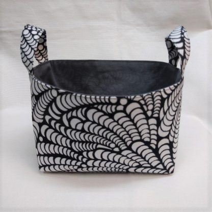 <span style="color: #ff6347; font-style: bold;">【売切】</span><br>171<br>アフリカ布で作った小物入れ（小）<br>ホワイト＆ブラック