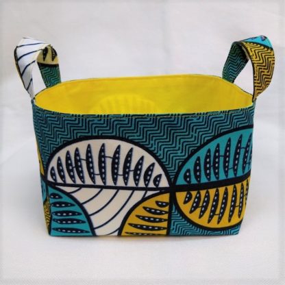 <span style="color: #ff6347; font-style: bold;">【売切】</span><br>165<br>アフリカ布で作った小物入れ（小）<br>グリーン＆イエロー