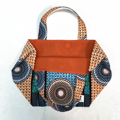 <span style="color: #ff6347; font-style: bold;">【売切】</span><br>174<br>アフリカ布の<br>エコバッグ（大） <br>ブルー＆ライトブラウン - 画像 (2)