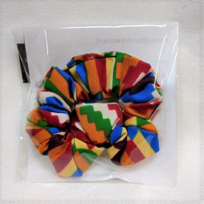 <span style="color: #ff6347; font-style: bold;">【売切】</span><br>038<br>アフリカ布でつくったシュシュ