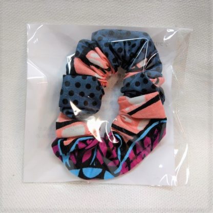 <span style="color: #ff6347; font-style: bold;">【売切】</span><br>031<br>アフリカ布でつくったシュシュ