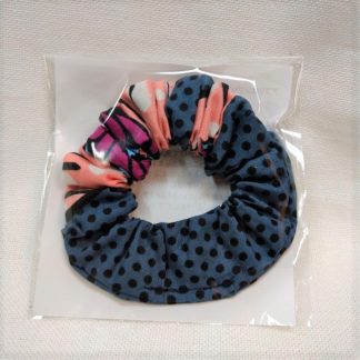 <span style="color: #ff6347; font-style: bold;">【売切】</span><br>030<br>アフリカ布でつくったシュシュ