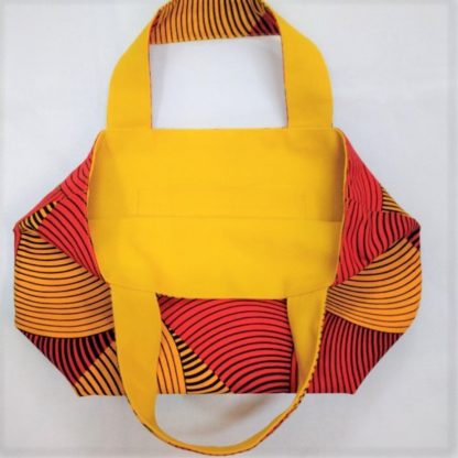 <span style="color: #ff6347; font-style: bold;">【売切】</span><br>080<br>アフリカ布のトートバッグ<br>中<br>オレンジ＆レッド - 画像 (2)