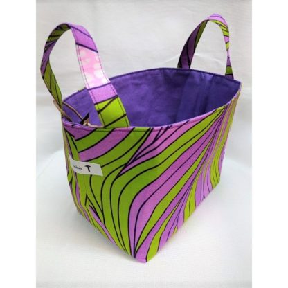 <span style="color: #ff6347; font-style: bold;">【売切】</span><br>149<br>アフリカ布で作った小物入れ（大）<br>パープル＆グリーン - 画像 (2)