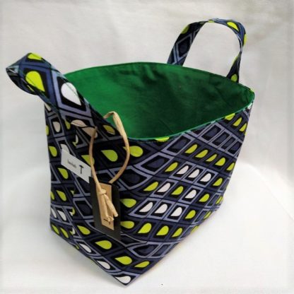 <span style="color: #ff6347; font-style: bold;">【売切】</span><br>144<br>アフリカ布で作った小物入れ（大）<br>ネイビーレイン - 画像 (2)