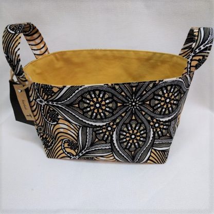 <span style="color: #ff6347; font-style: bold;">【売切】</span><br>147<br>アフリカ布で作った小物入れ（小）<br>ライトブラウン