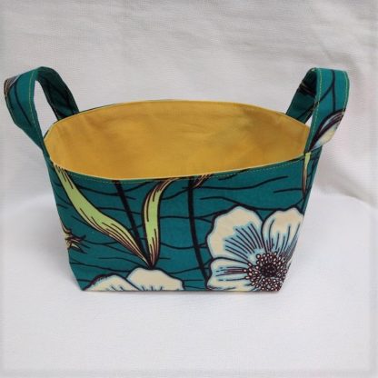 <span style="color: #ff6347; font-style: bold;">【売切】</span><br>140<br>アフリカ布で作った小物入れ（小）<br>グリーンフラワー