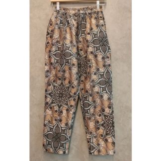 <span style="color: #ff6347; font-style: bold;">【売切】</span><br>064<br>アフリカ布の<br>タックパンツ<br>light_brown