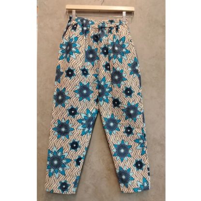 <span style="color: #ff6347; font-style: bold;">【売切】</span><br>065<br>アフリカ布の<br>タックパンツ<br>flower