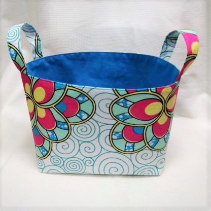 <span style="color: #ff6347; font-style: bold;">【売切】</span><br>135<br>アフリカ布で作った小物入れ（大）<br>ホワイトフラワー