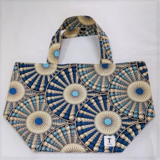 <span style="color: #ff6347; font-style: bold;">【売切】</span><br>143<br>アフリカ布の<br>エコバッグ（大） <br>ブルー＆シルバー