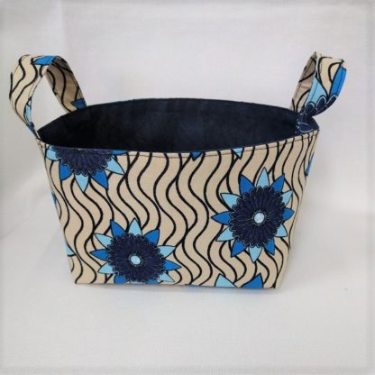 <span style="color: #ff6347; font-style: bold;">【売切】</span><br>127<br>アフリカ布で作った小物入れ（小）<br>ブルーフラワー