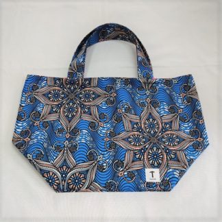 <span style="color: #ff6347; font-style: bold;">【売切】</span><br>131<br>アフリカ布の<br>エコバッグ（大） <br>ブルーフラワー