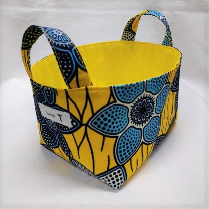 <span style="color: #ff6347; font-style: bold;">【売切】</span><br>122<br>アフリカ布で作った小物入れ（小）<br>イエロー＆ブルーフラワー - 画像 (2)