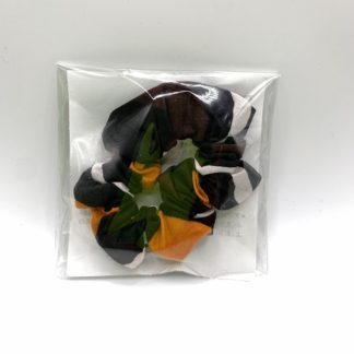 <span style="color: #ff6347; font-style: bold;">【売切】</span><br>021<br>アフリカ布の<br>シュシュ<br>brown