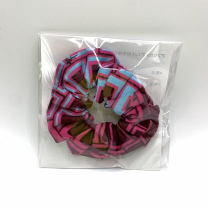 <span style="color: #ff6347; font-style: bold;">【売切】</span><br>019<br>アフリカ布の<br>シュシュ<br>pink