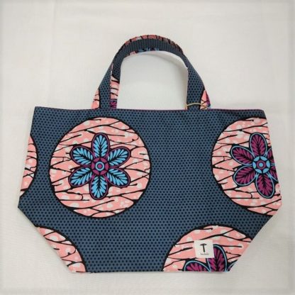 <span style="color: #ff6347; font-style: bold;">【売切】</span><br>101<br>アフリカ布の<br>エコバッグ（大） <br>ピンクサークルフラワー