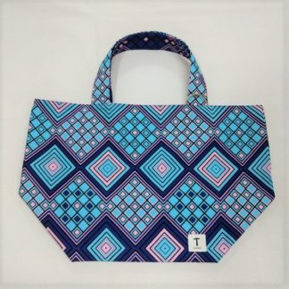 <span style="color: #ff6347; font-style: bold;">【売切】</span><br>285<br>アフリカ布の<br>エコバッグ(大) <br>ピンク&ブルー