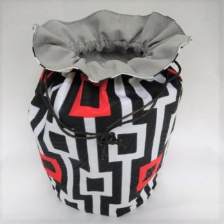 <span style="color: #ff6347; font-style: bold;">【売切】</span><br>035<br>ハネ付き丸底巾着<br>レッド＆ブラック
