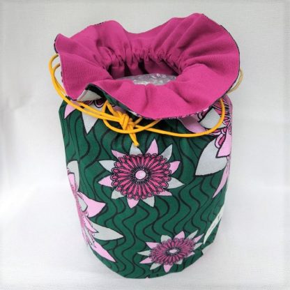 <span style="color: #ff6347; font-style: bold;">【売切】</span><br>034<br>ハネ付き丸底巾着<br>ピンクフラワー