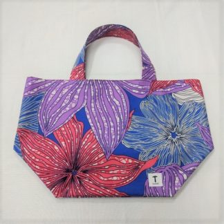 <span style="color: #ff6347; font-style: bold;">【売切】</span><br>272<br>アフリカ布の<br>エコバッグ(大) <br>ブルー&レッドフラワー