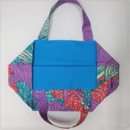 <span style="color: #ff6347; font-style: bold;">【売切】</span><br>266<br>アフリカ布の<br>エコバッグ（大） <br>ブルー＆パープルフラワー - 画像 (2)
