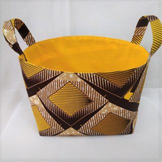 <span style="color: #ff6347; font-style: bold;">【売切】</span><br>108<br>アフリカ布で作った小物入れ(大)<br>イエロー&ブラック