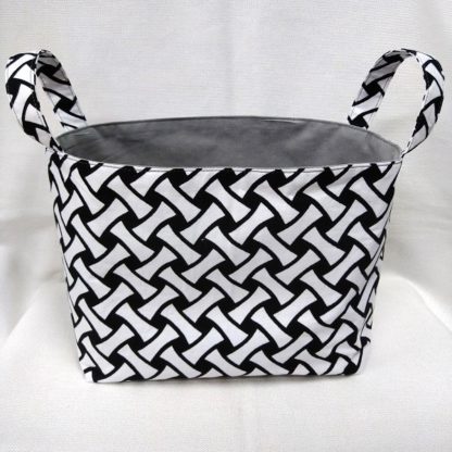 <span style="color: #ff6347; font-style: bold;">【売切】</span><br>295<br>アフリカ布で作った小物入れ（大）<br>ブラック＆ホワイト