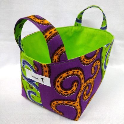 <span style="color: #ff6347; font-style: bold;">【売切】</span><br>298<br>アフリカ布で作った小物入れ（小）<br>グリーン＆パープル - 画像 (2)
