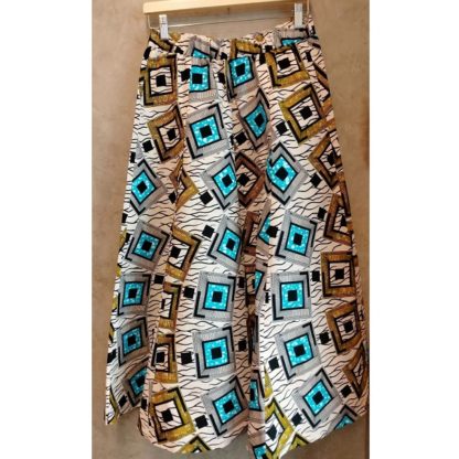 <span style="color: #ff6347; font-style: bold;">【売切】</span><br>026<br>アフリカ布の<br>フレアパンツ<br>サイズM<br>blue