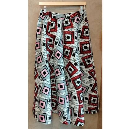 <span style="color: #ff6347; font-style: bold;">【売切】</span><br>025<br>アフリカ布の<br>フレアパンツ<br>サイズM<br>red